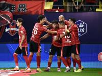 九游娱乐网址-关于中超-费利佩双响王大雷染红成都2-1泰山赛季三杀对手的信息