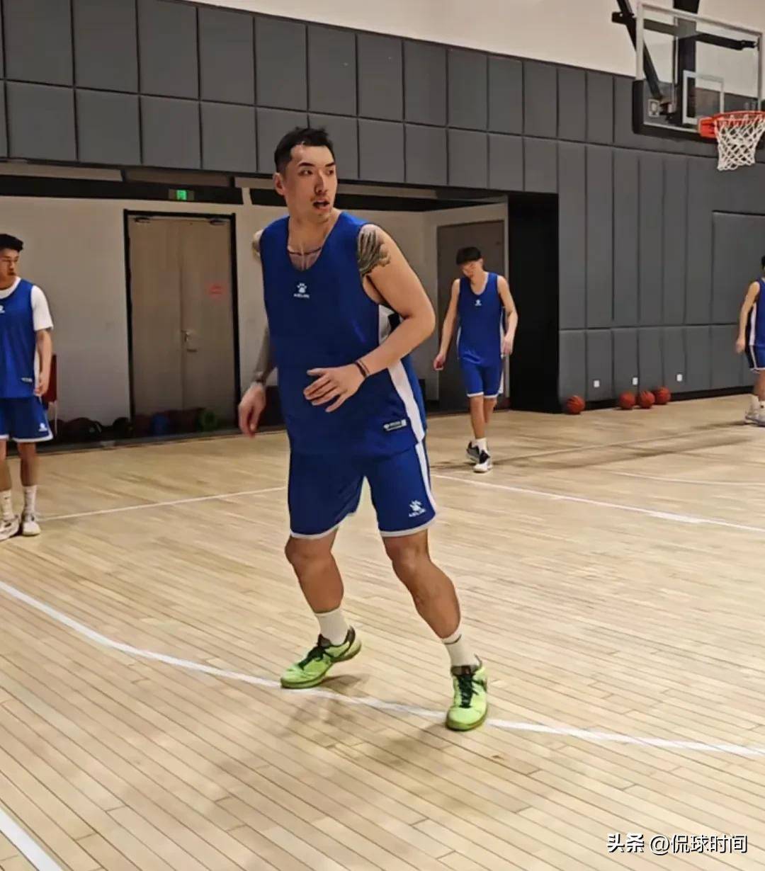 山东男篮备战对抗福建队，全队精神抖擞