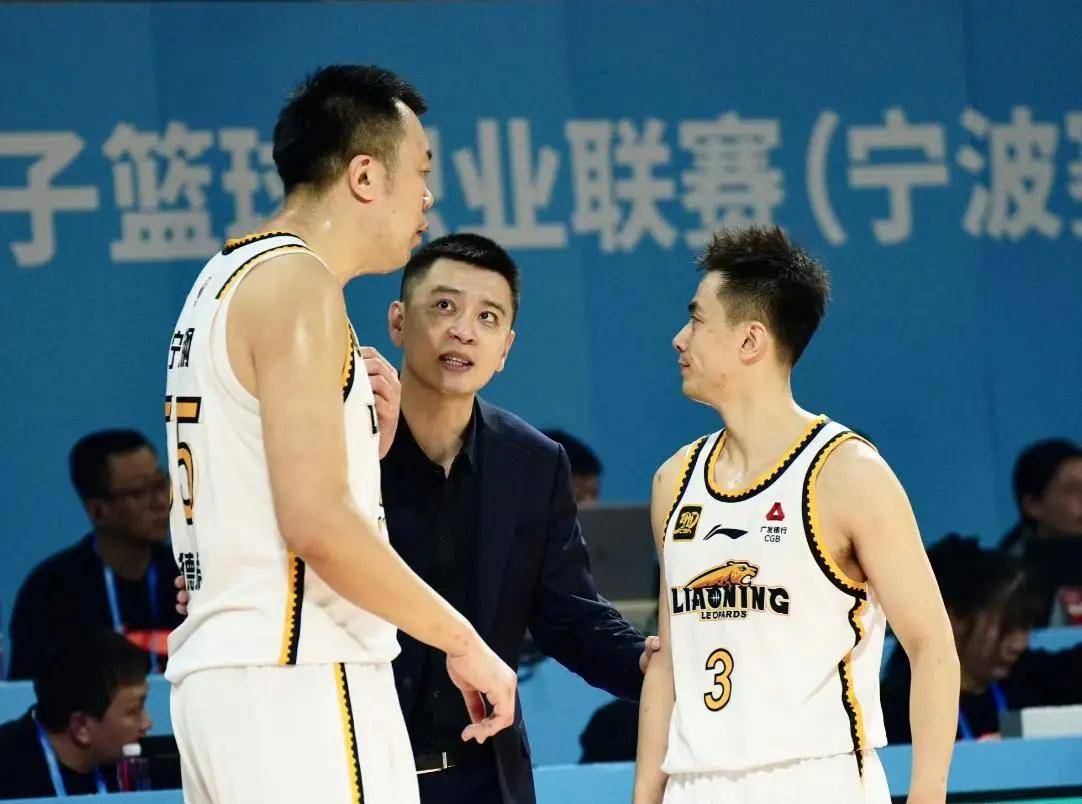 包含辽宁男篮豪取福建队胜利，全队高效合作取胜的词条