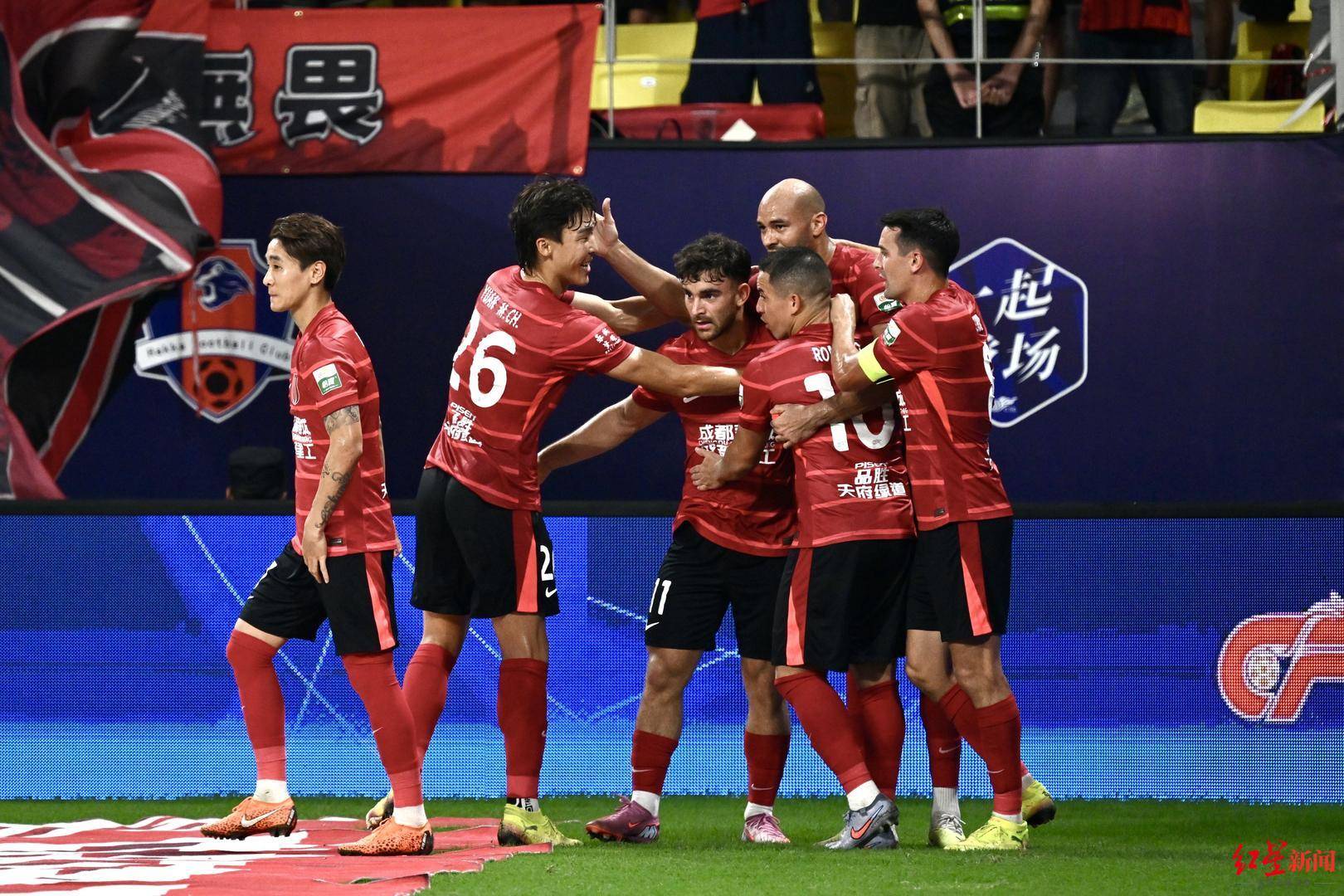 关于中超-费利佩双响王大雷染红成都2-1泰山赛季三杀对手的信息